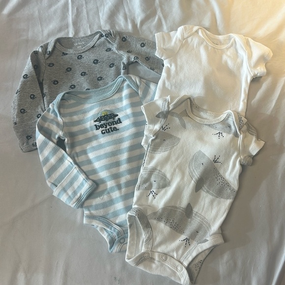 Carter's - set of 4 newborn onesie tops/shirts. - Picture 1 of 6